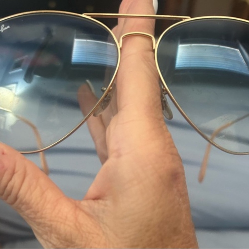 Ray Ban Aviators! Blue gradient lenses and gold frames.